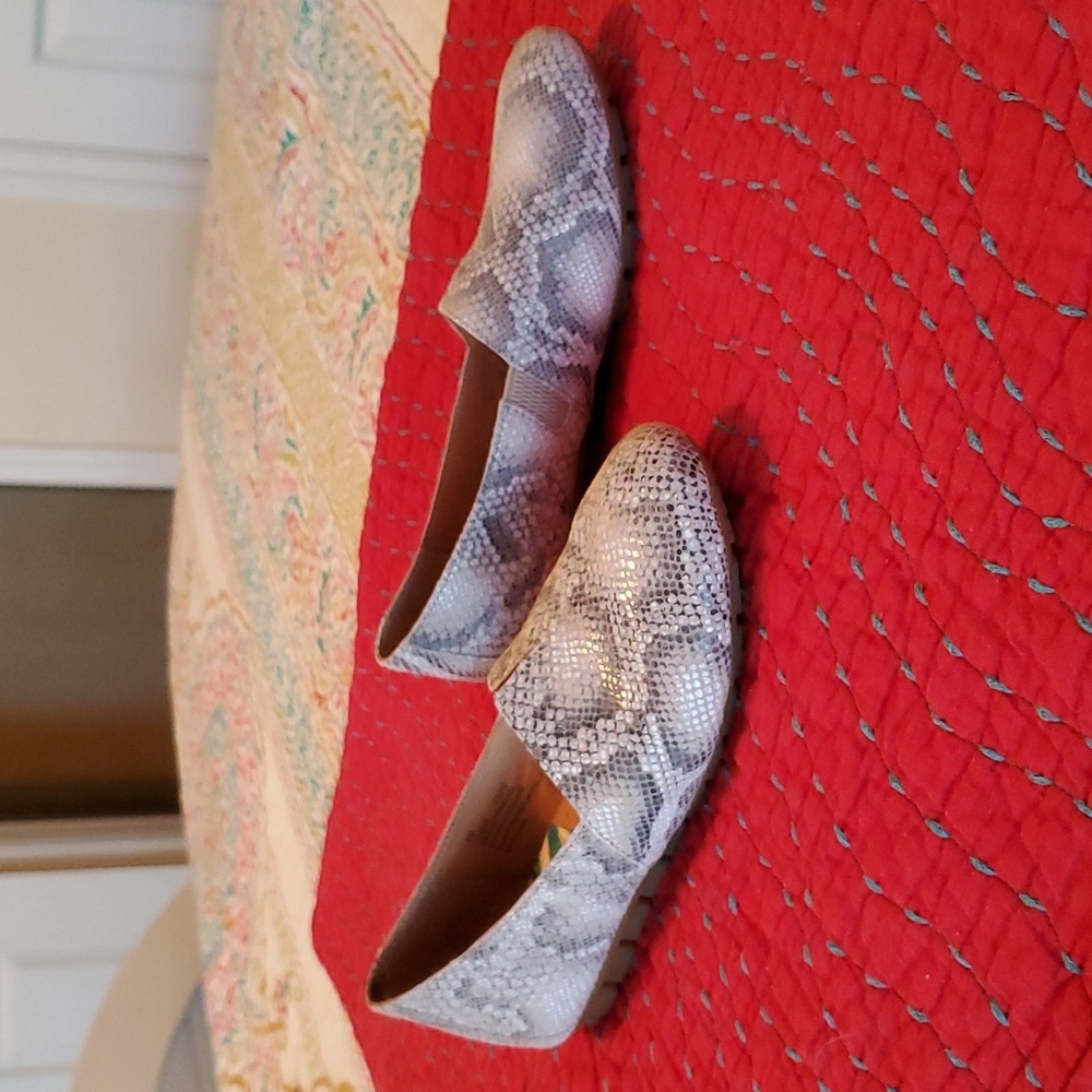 Born Sebra Snake Print Flats